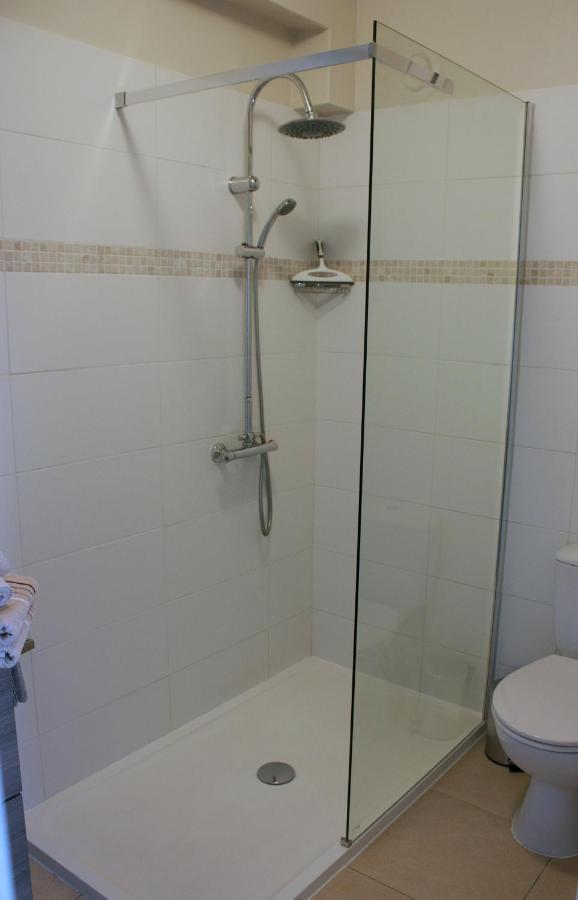Les Camelias Bed & Breakfast Биник Екстериор снимка