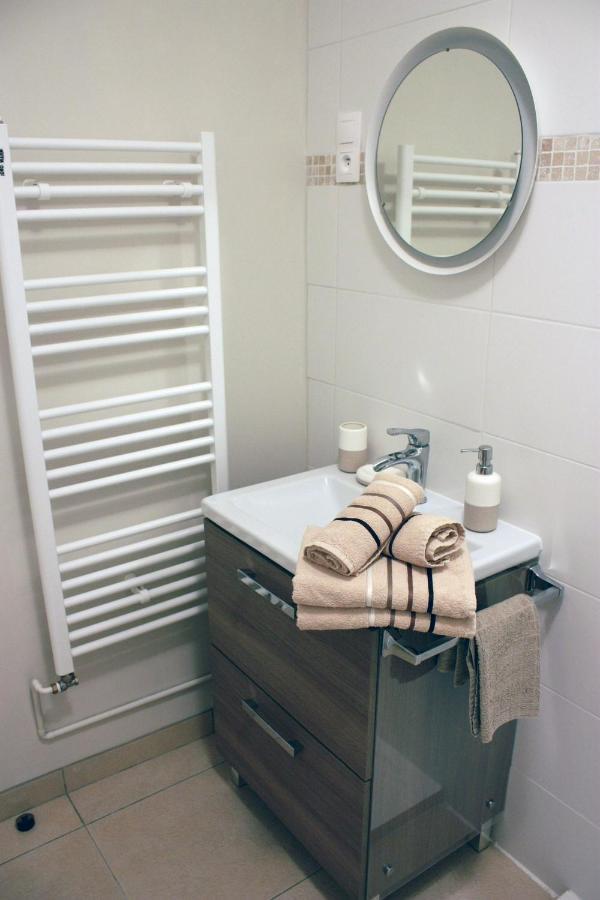 Les Camelias Bed & Breakfast Биник Екстериор снимка